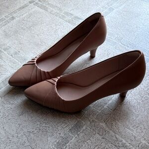 Clarks Women's praline leather Pointed Heels